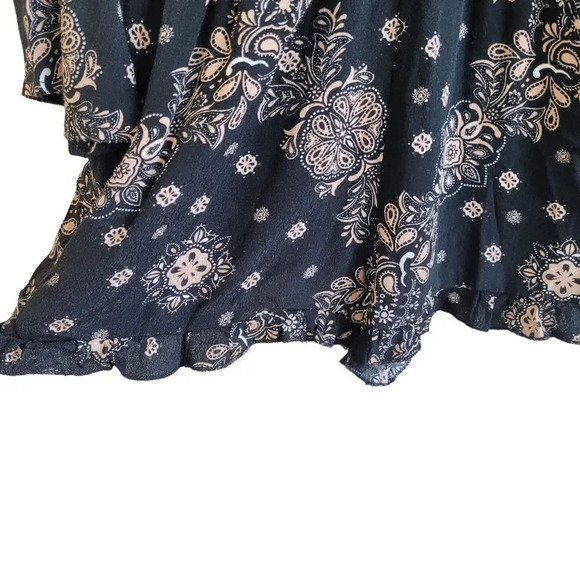 Forever 21  flare sleeve floral romper black pink medium - Picture 6 of 16
